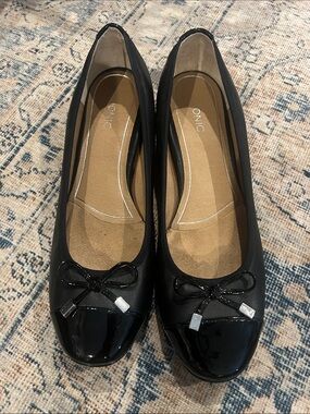Vionic Mod Daphne  Patent Cap-Toe Bow Ballet Flats size 11